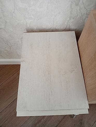 Açıq rəngli (ağ palıd tonlarında) şaquli asma dolablar – 2 ədəd — 8