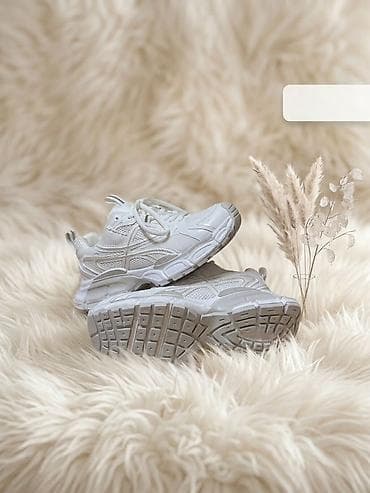 Ağ rəngli unisex idman ayaqqabısı - Dizayn: Həcimli (chunky) siluet — 2