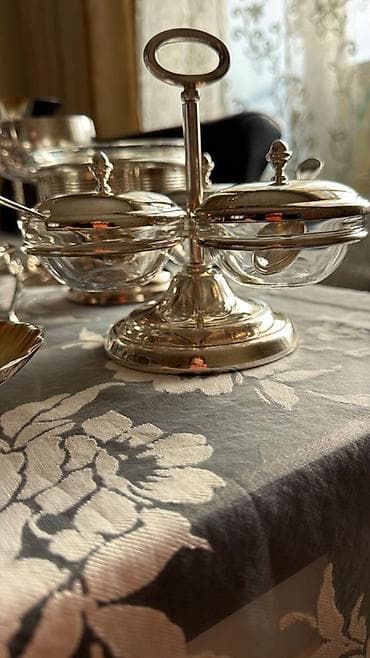 Столовые приборы: Gümüş süfrə aksessuarları dəsti Tərkib və xüsusiyyətlər: - Böyük — 10