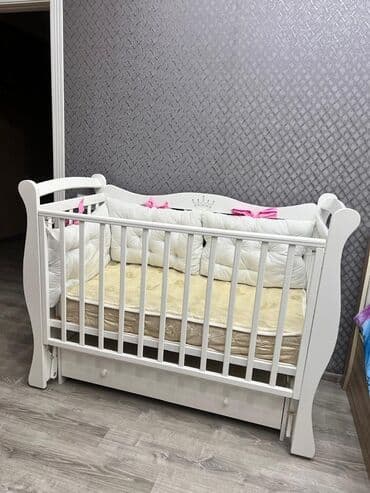 yas tortlari: Oğlan və qız üçün, Dördbucaq, Beşik, Dəst ilə, Matras ilə, Yellənmə mexanizm ilə — 6