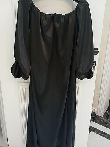 cicekli don: Qara atlas effektli paltar - Model: off-shoulder (rezinli geniş — 2