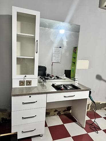 Bərbər/saç ustası üçün iş masası və güzgü komplekti - Geniş ölçülü — 2