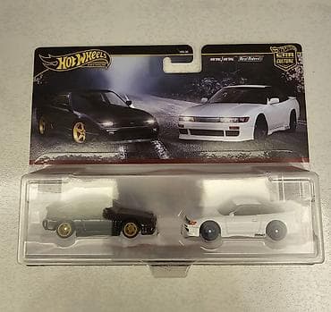 formula 1 bileti: Hot Wheels Premium.Kolleksiya modelidir.İki eded premium nissan — 1