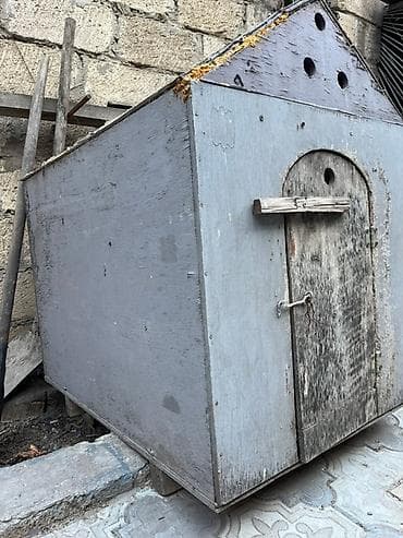 it satışları: Taxtadan hazırlanmış, qapısı olan it evi. İtinizi küləkdən, yağışdan — 1