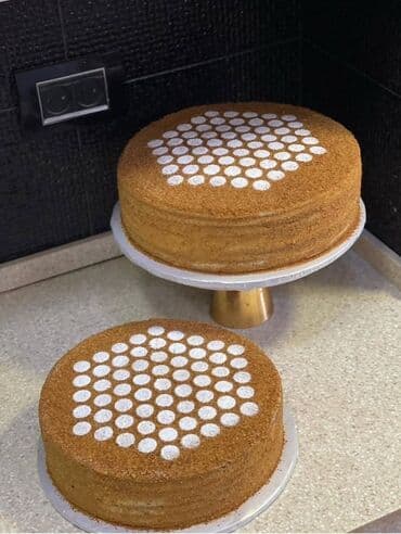 2 mertebeli tortlar: Ev üsulu “Medovik” bal tortu - Klassik reseptlə, çoxqatlı bal biskvit — 1