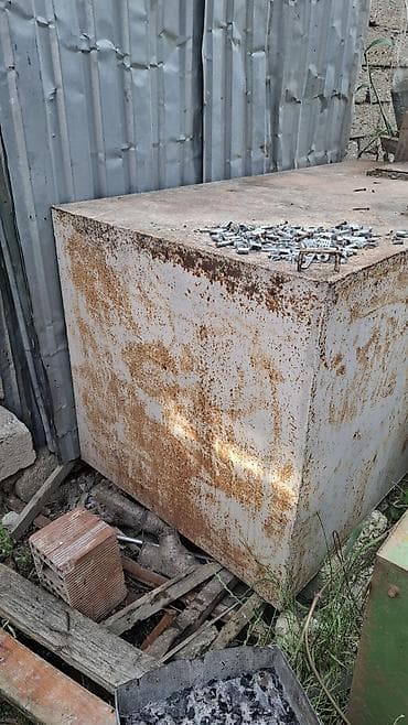 bağ üçün: Metal konstruksiyalı, düzbucaqlı formalı çən. Üst hissəsində — 3