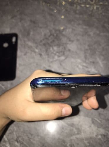 telefonun: Məhsul: Mavi rəngli smartfon Xüsusiyyətlər: - Ekran: çərçivəsi nazik — 5