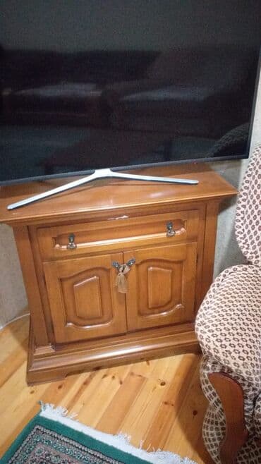 heyet ucun oturacaqlar: İşlənmiş, Masa və oturacaqlar, Dolab, Komod — 8