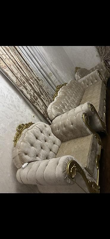 guzgu ev: Klassik divan, Divan, Bazasız, Açılmayan — 1