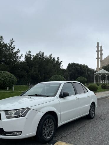saipa saina 2019: Iran Khodro : 1.7 l | 2018 il 299000 km Sedan — 6