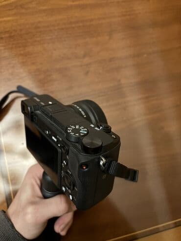 sony a6400: Real alıcıya endirim var. Üzərində kit lens verilir: 16-50mm — 5