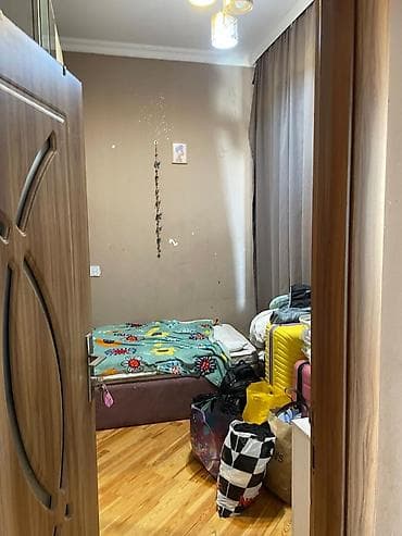 ecemide satilan evler: 2 otaqlı mənzil – daxili plan və xüsusiyyətlər: - Girişdə geniş — 4