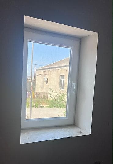 PVC pəncərə çərçivəsi və torlu açılan qanad - Material: ağ rəngli PVC