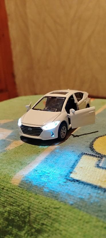 Wekilde Gorduyunuz Ağ Elantra 2016-dan 2018 kimi Olan Modelidi Satiram — 2