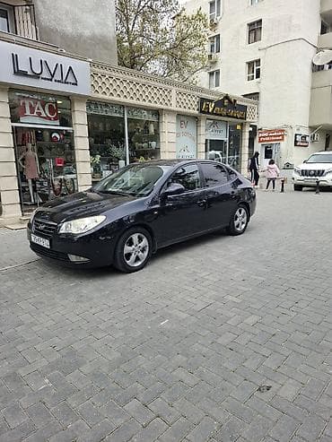 hyundai genesis: Hyundai Elantra sedan - Gövdə: 4 qapılı sedan, qara rəng - — 3