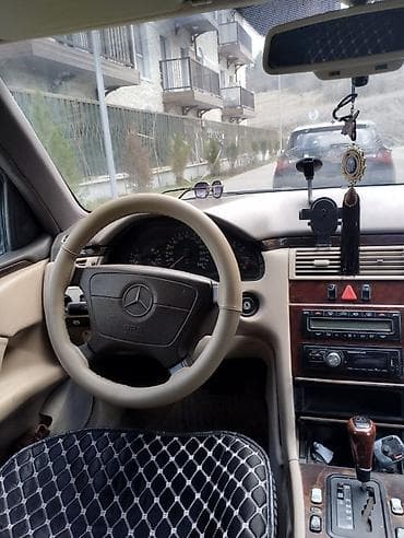 мерседес 190е: Mercedes-Benz E-Class (W210) sedan - Kuzov: qara rəng, 4 qapı, arxa — 2