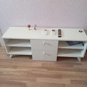 kitab refi: TV stend - Rəng: ağ - Material: laminat/MDF tipli taxta - Ölçü — 1