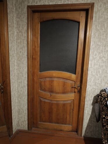 Mənzil üçün İşlənmiş Giriş qapısı 90x205 sm Şəbəkə ilə, Ünvandan götürmə, Ödənişli çatdırılma