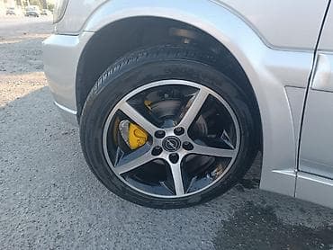 Opel zafira A əla vəziyyətdədir heç bir yerində sınıxı çartı yoxdur