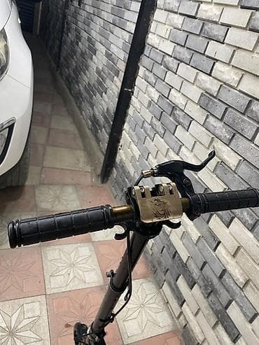 samokat scooter: Şəhər içi rahat hərəkət üçün yığcam və praktik kick-skuter. - Rəng — 3