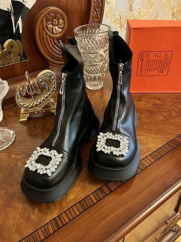 Qadın üçün zərif dizayna malik qara dəri boşonoklar/ayaqqabılar. - lalafo.az -da Qadın üçün zərif dizayna malik qara dəri boşonoklar/ayaqqabılar. -