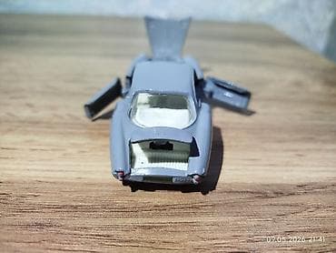 Masaüstü kolleksiya modeli – klassik kupe tipli metal oyuncaq