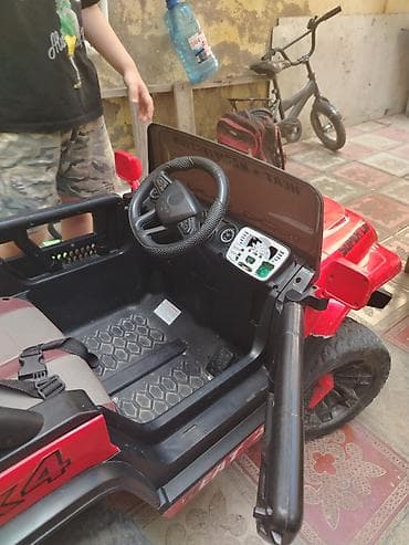 Elektrikli uşaq avtomabili satılır normal vəziyətdədir. Tək problemi — 6