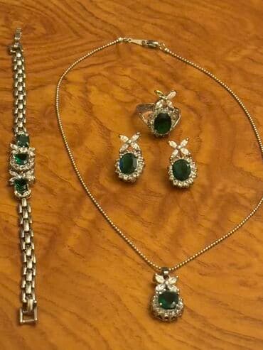 1 qram qizilin qiymeti: Dəstə daxildir: Bilərzik, Boyunbağı, Kulon — 5