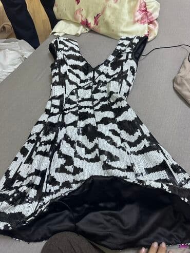 şifon fasonlar instagram: Qara-ağ payetli gecə/libas - Model: A-kəsimli, beldən açılan ətək - — 2