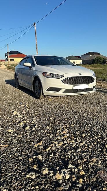 chat satisi: Ford Fusion (ağ rəng, sedan) Texniki və əsas xüsusiyyətlər: - Benzin — 5