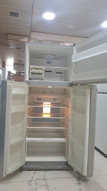 xaladen: 3 qapılı Hitachi Soyuducu Satılır, rəng - Qara — 2