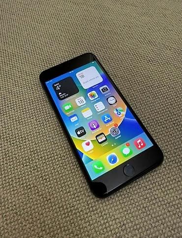 iphone 6 pulus: IPhone 8 Plus, 64 GB, Qara, Barmaq izi, Simsiz şarj, Face ID — 3