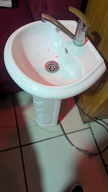 borular: Keramik pedestal lavabo və qarışdırıcı kran - Klassik dizaynlı, ağ — 1