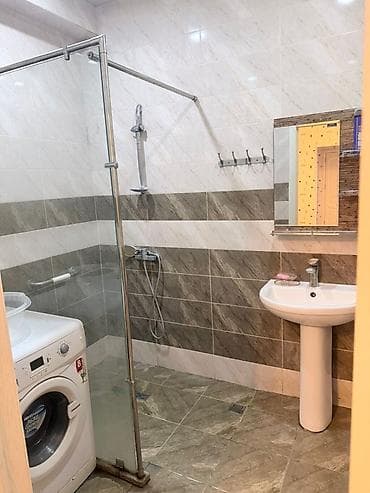 lenkeranda satisda olan evler: Mənzil Nərimanov rayonu, Heydər Əliyev prospekti, saat olan bina ilə — 5