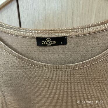 qadınlar ucun cimərlik şortları: Qadınlar üçün üç rəngli, qısaqol üst geyim. Parçanın yuxarı hissəsi — 3