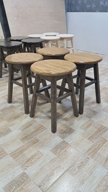 Taxta taburetlər. Xüsusi zövq və keyfiyyətdə yıgılır. Əl işidir. Yük