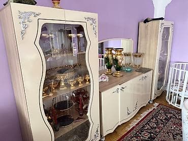 Мебель для дома: Klassik üslubda qonaq otağı üçün vitrin və bufet dəsti. - Rəng: krem — 2