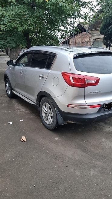 Kia Sportage: 2 l | 2010 il Krossover