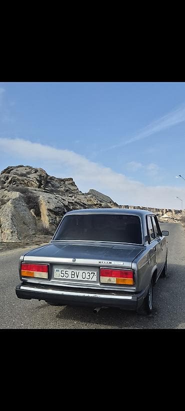 vaz 2121: Lada 2107 sedan - Kuzov: 4 qapılı sedan, boz rəng - Mühərrik — 4