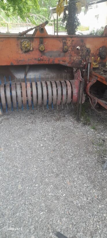 Pres-podborshchikli ot bağlama presi (saman/ot presləyici) -