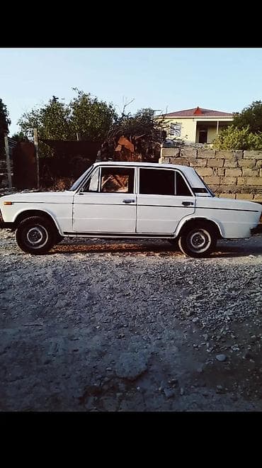 vaz 2107 kredit satilir: VAZ 2106, ağ rəng. Klassik sedan kuzov, ön ikili dairəvi faralar, xrom — 2