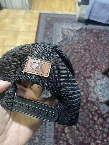 deri geyim: Calvin Klein Jeans beysbol papağı – qara rəng original - Ön hissədə — 4