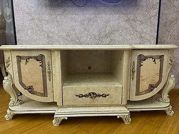 ikinci el stol: İşlənmiş, Künc Tv altlığı — 1
