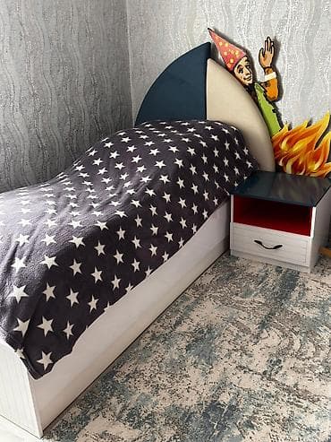 payalnik satilir: Uşaq otağı üçün tematik tək nəfərlik çarpayı və tumbalı başlıq dəsti — 1