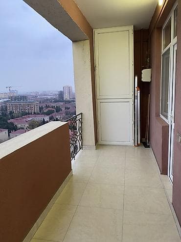 carpayı divan: Təsvir: - Zal: Zərif kristal çilçıraq, dairəvi-naxışlı alçıpan tavan — 10
