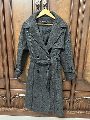Qadın üçün palto – tünd boz, xırda “balıqqulağı” (herringbone) naxışlı