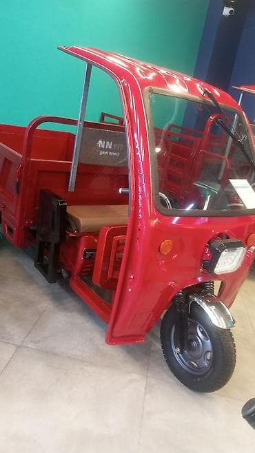 2107 teker: Elektrik yüklü üçtəkərli nəqliyyat vasitəsi – qapalı kabinali model - — 1
