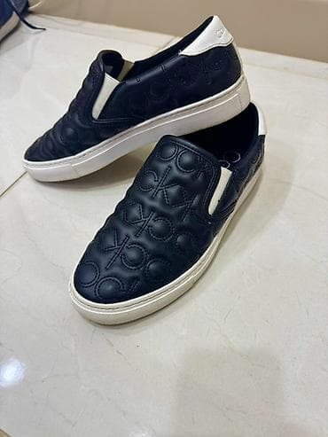 Мокасины и лоферы: - Brend: Calvin Klein (CK loqolu)
-9 M razmer)39-40
 Cox az geinlib — 2