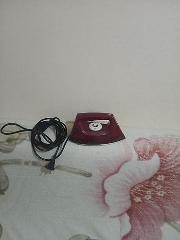 Kompakt elektrik ütü - Rəng: tünd bordo/qara - Tənzimlənən