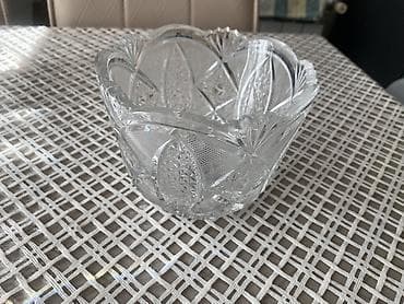 Kəsilmiş kristaldan dekorativ qab - Material: qalın, şəffaf kəsimli